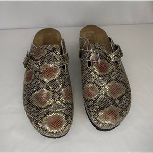 Naot clog women EU 38. Autumn golden python leather slip on.